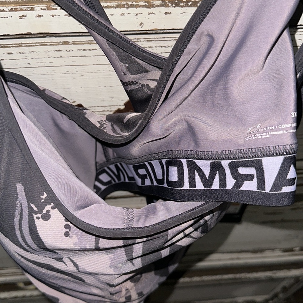 NWT UNDER armour grey and black pretty design criss crosses back size 3x nice - Picture 5 of 5